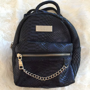 🔒BCBG Paris mini backpack
